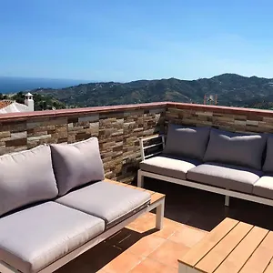 https://leyres-house.es-andalucia.com
