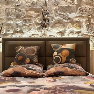 https://charming-studio-kenzo.fr-paris.fr